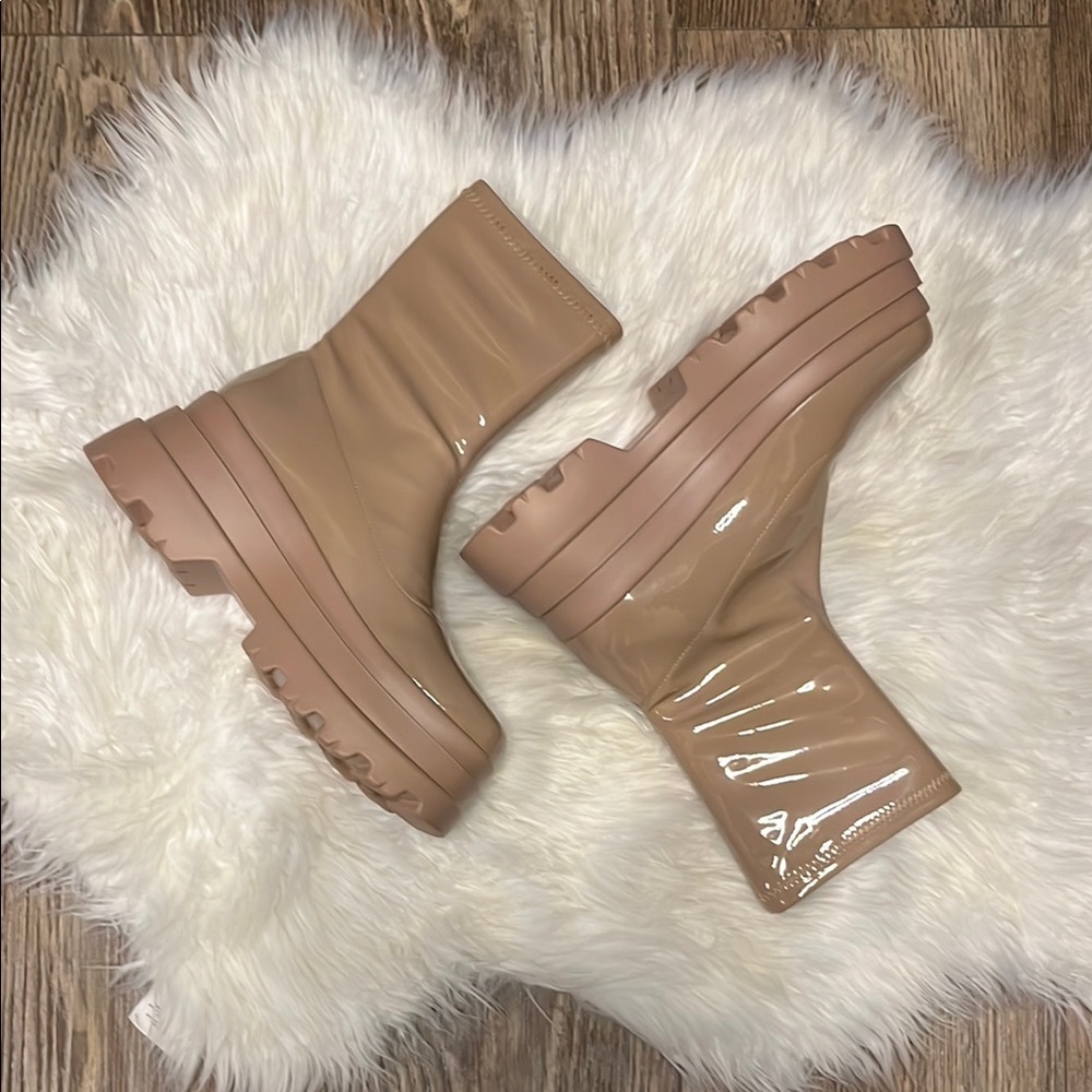 Cape Robbin Nude Beluga Bootie Size 9